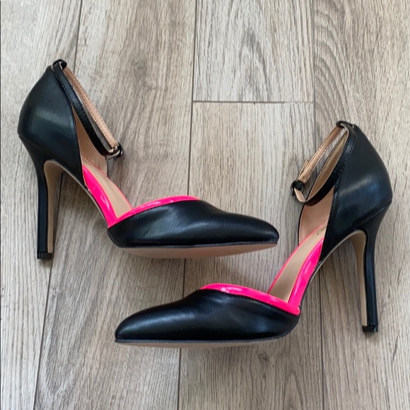 Sole Society black heels with hot pink detail - Picture 2 of 7